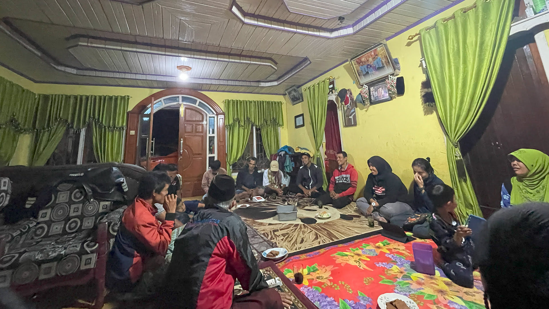 16-9 Fam_0002s_0005_IMG_7716